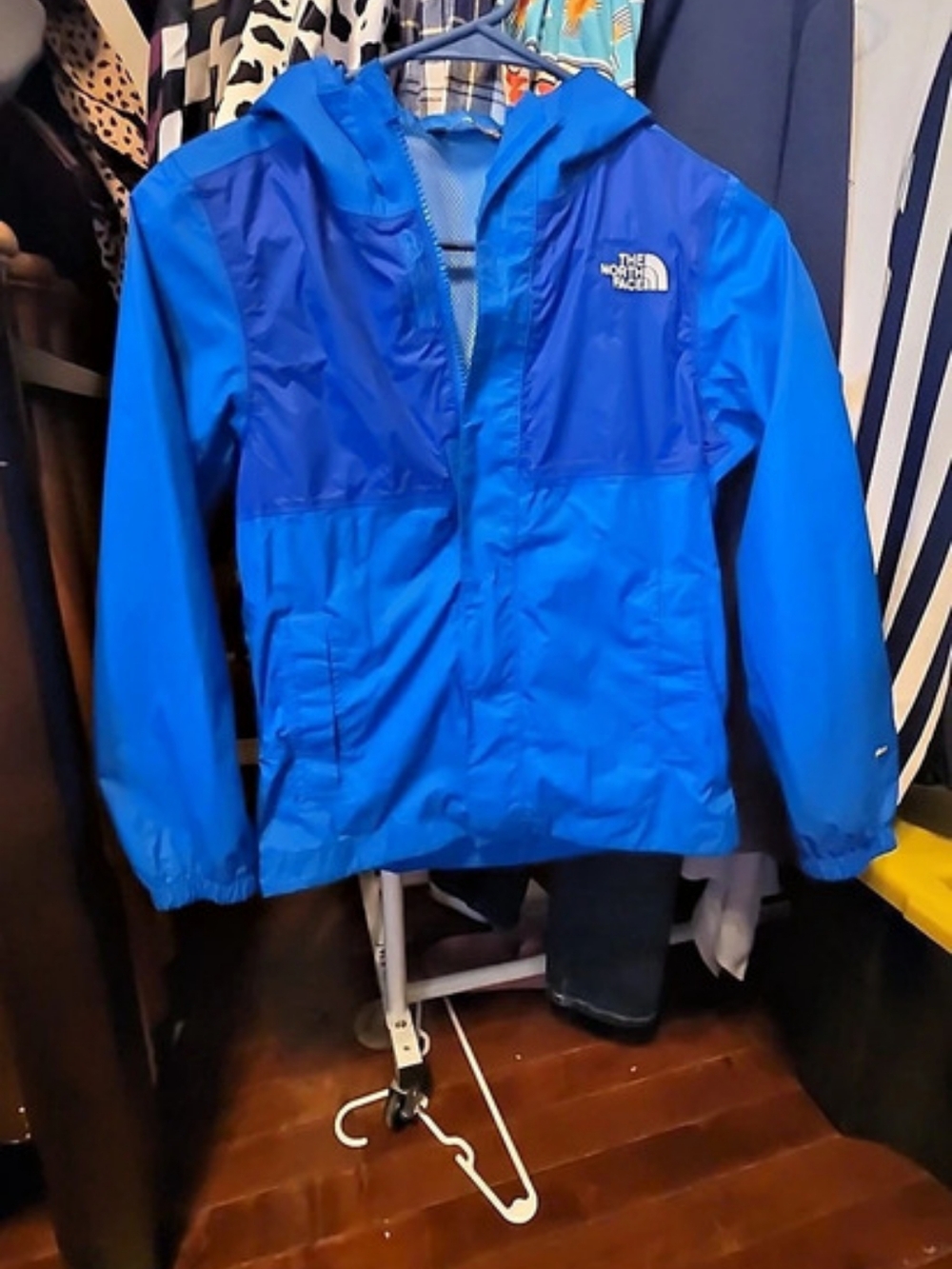The North Face Boys Blue Rain Jacket Size 7/8 Like New